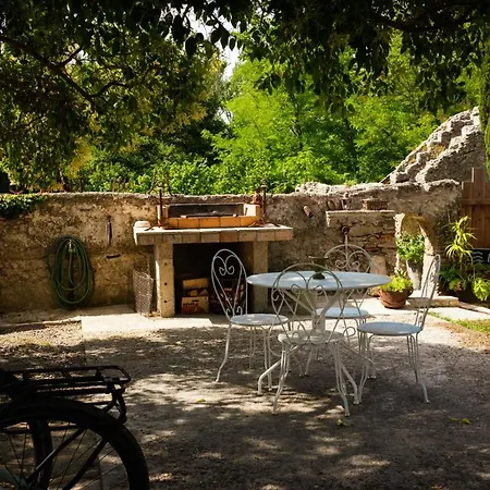 Logis Des Magnans - Le Murier - Bed and breakfast