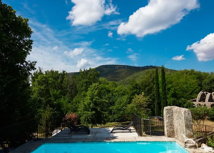 Logis Des Magnans - Le Murier - Bed and breakfast